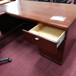 6 X 9' Wood Desk $599 Wood Veneer U Shape Desk 2